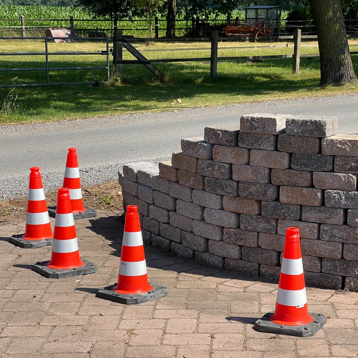UvV Profi Set Premium Verkeerskegels / Pylonen 500mm - duurzame, zware verkeerskegels, stabiel, laag zwaartepunt (set van 4 stuks)