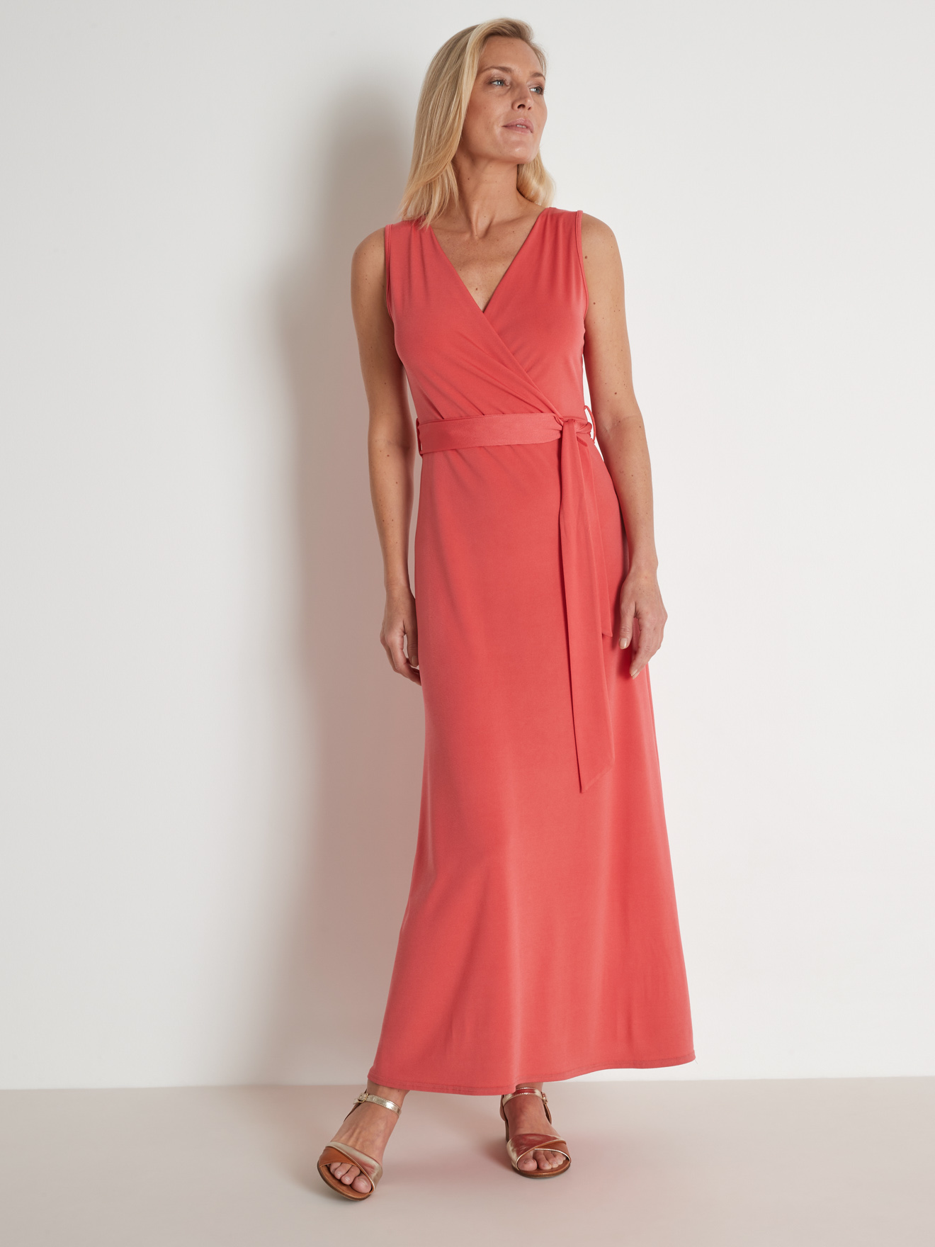 Robe longue sans manches en maille