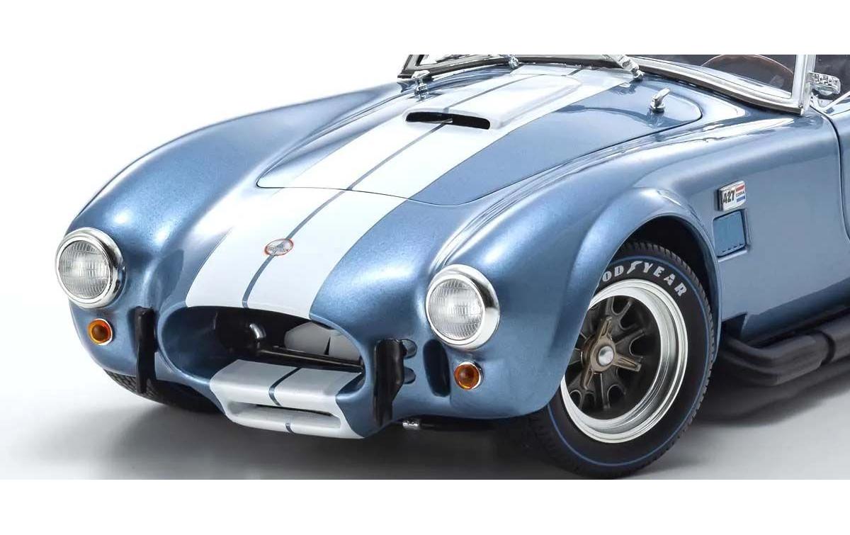 Shelby Cobra 427 S/C Spider, Hellblau-Weiss 1:18<br>Detailgetreues Modellauto für Sammler im Massstab 1:18