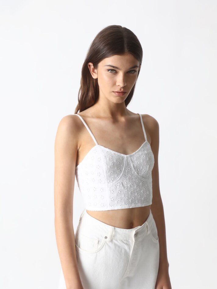 Top com bordado suíço - Branco