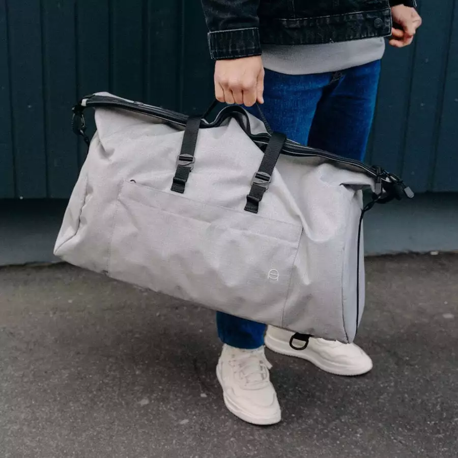 Anna und Oskar Faire Reisetasche Otto aus recyceltem Material Grau