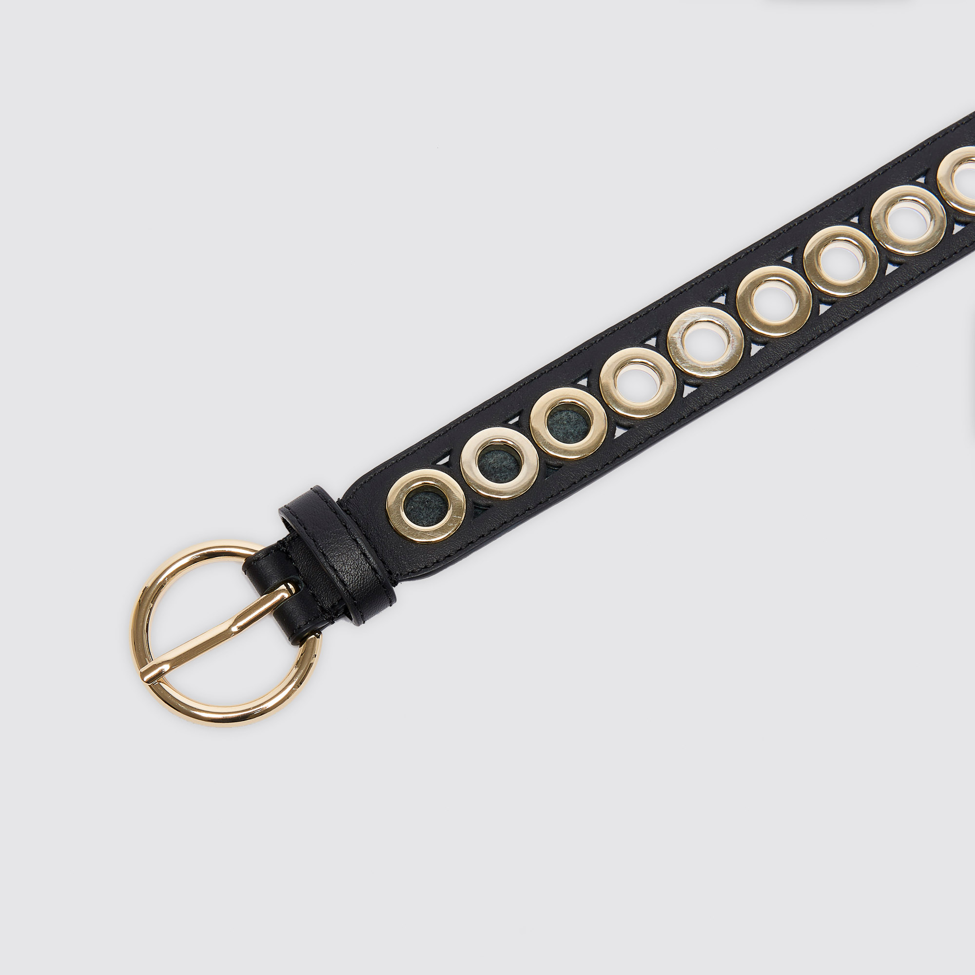 Ceinture á boucle ronde avec œillets