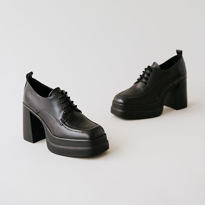 Derbies à plateformes et bouts carrés  en cuir noir