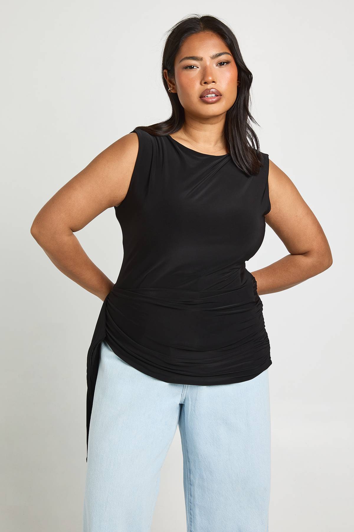 boohoo Haut Sans Manches Drapé Grande Taille