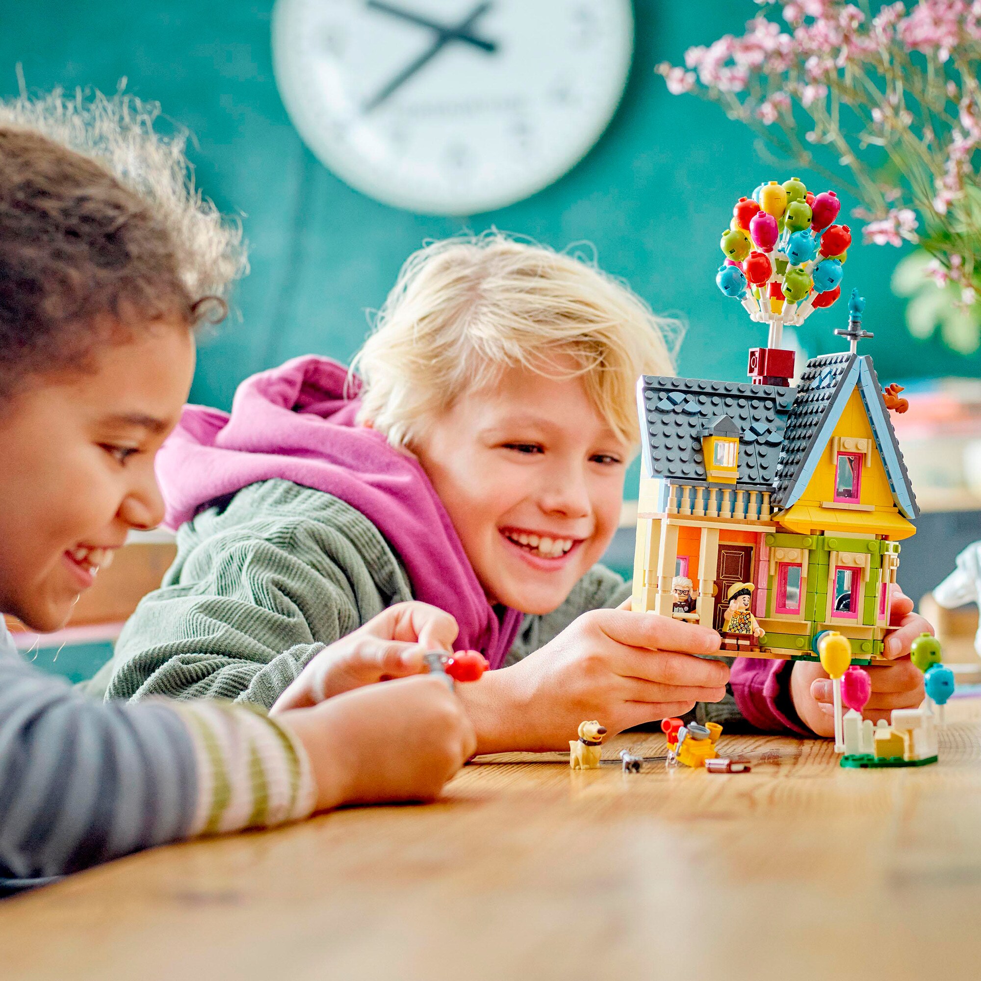 LEGO Konstruktionsspielzeug Disney Carls Haus aus 
