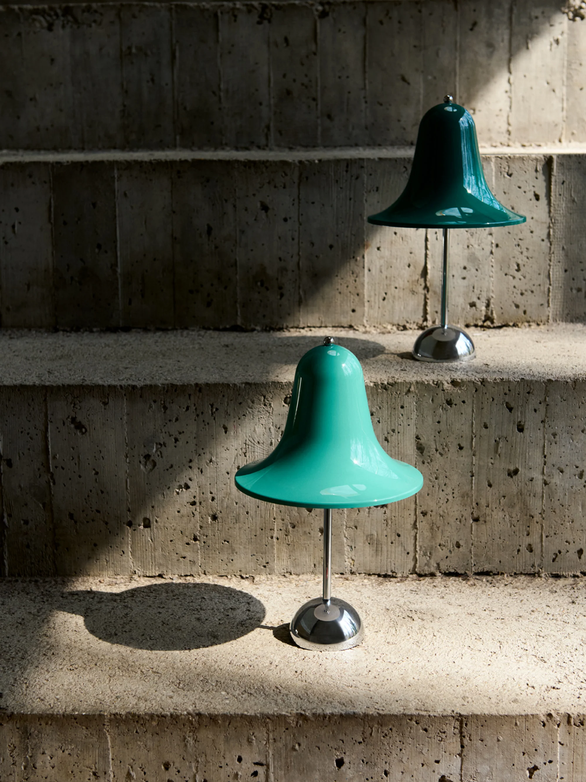 Kleine draagbare dimbare LED-tafellamp Pantop, Design Verner Panton