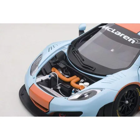AUTOart MCLAREN MP4-12C GT3 GULF LIVERY 2011
