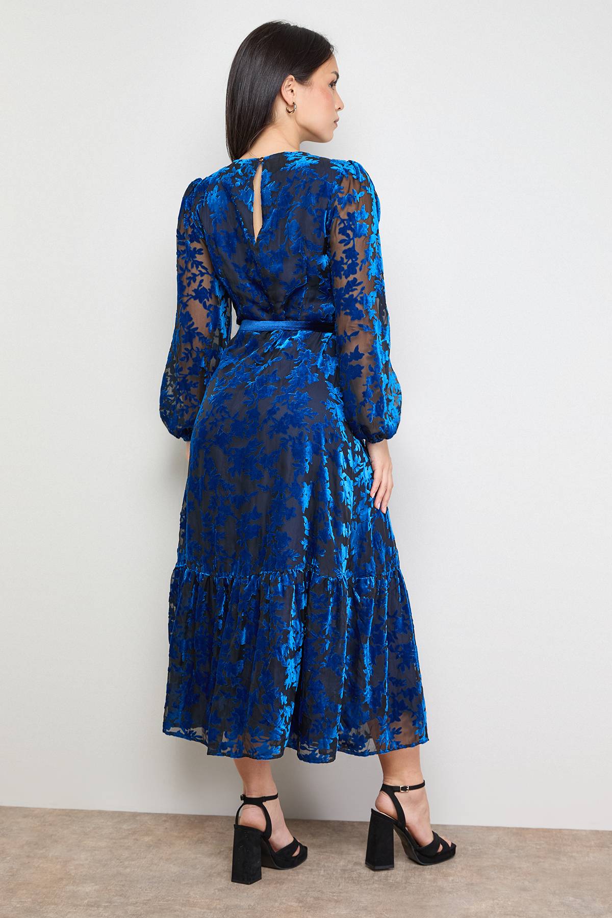 Oasis Robe Maxi Ceinturée Petite en Velours Contrasté