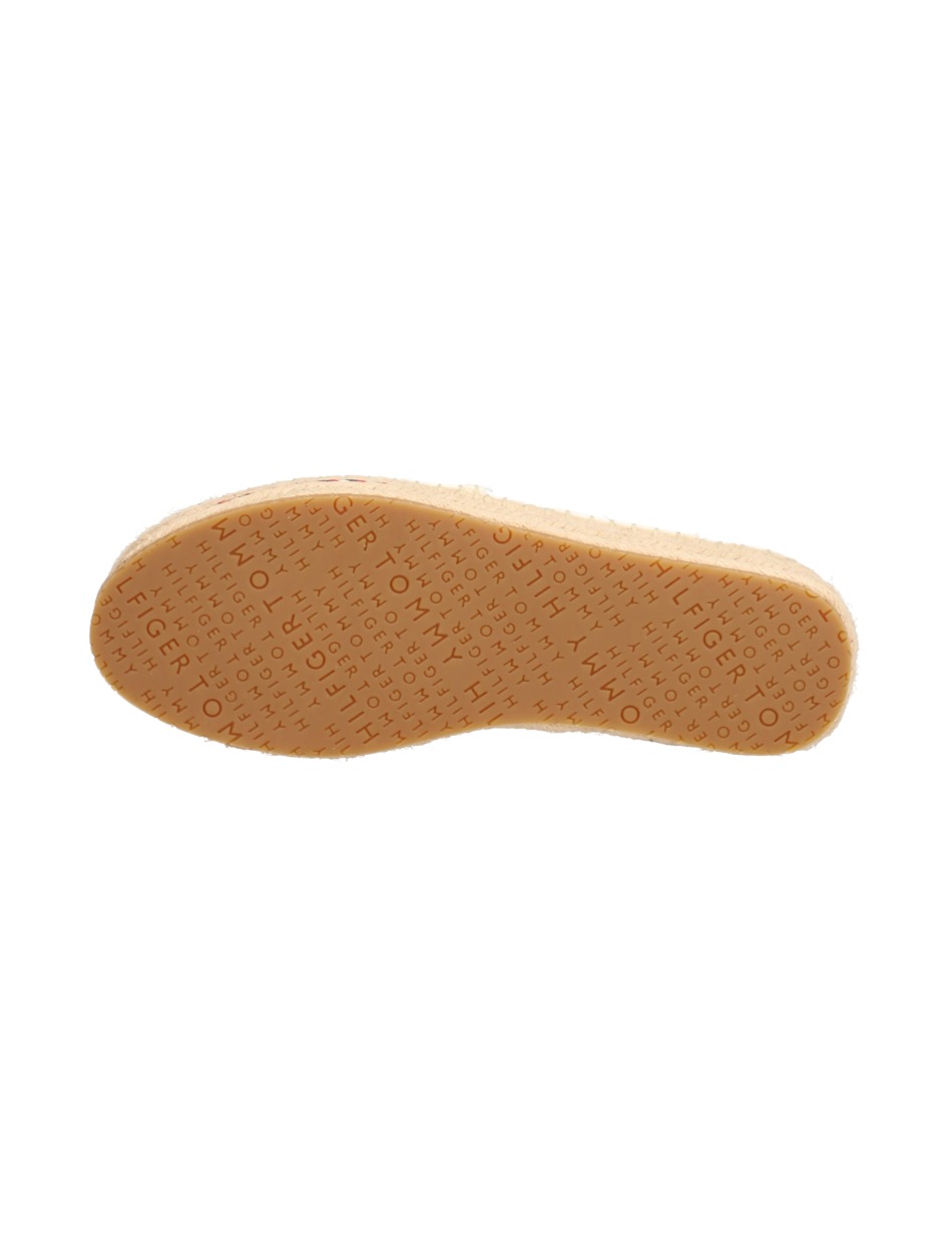 TH EMBROIDERED FLATFORM
