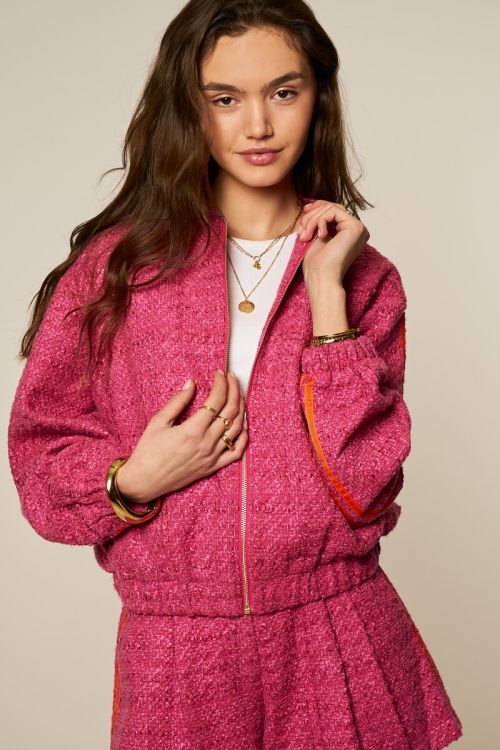 Roze bouclé bomber met tapes