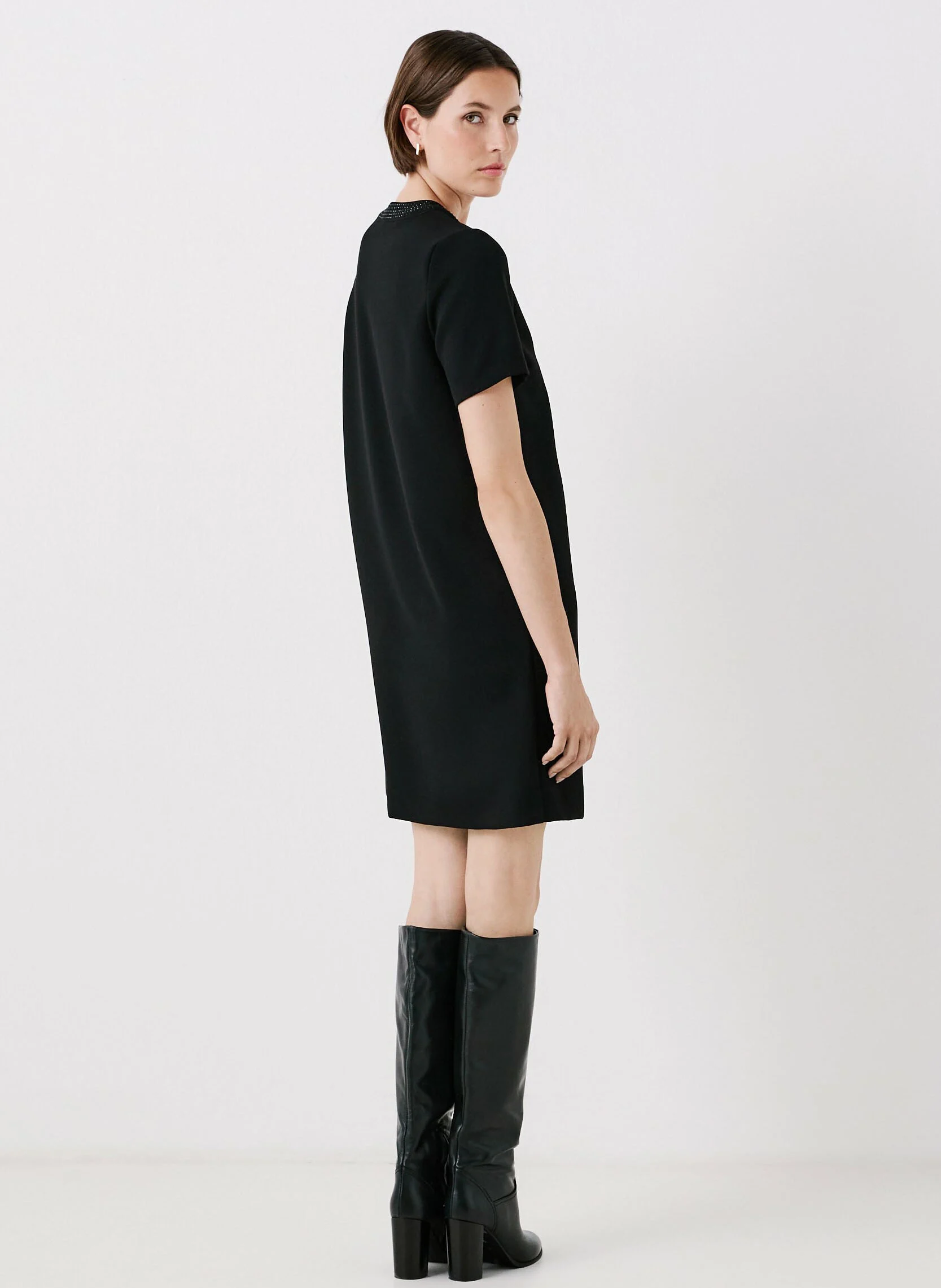 RAMELA2 - Robe courte droite à col v| Noir