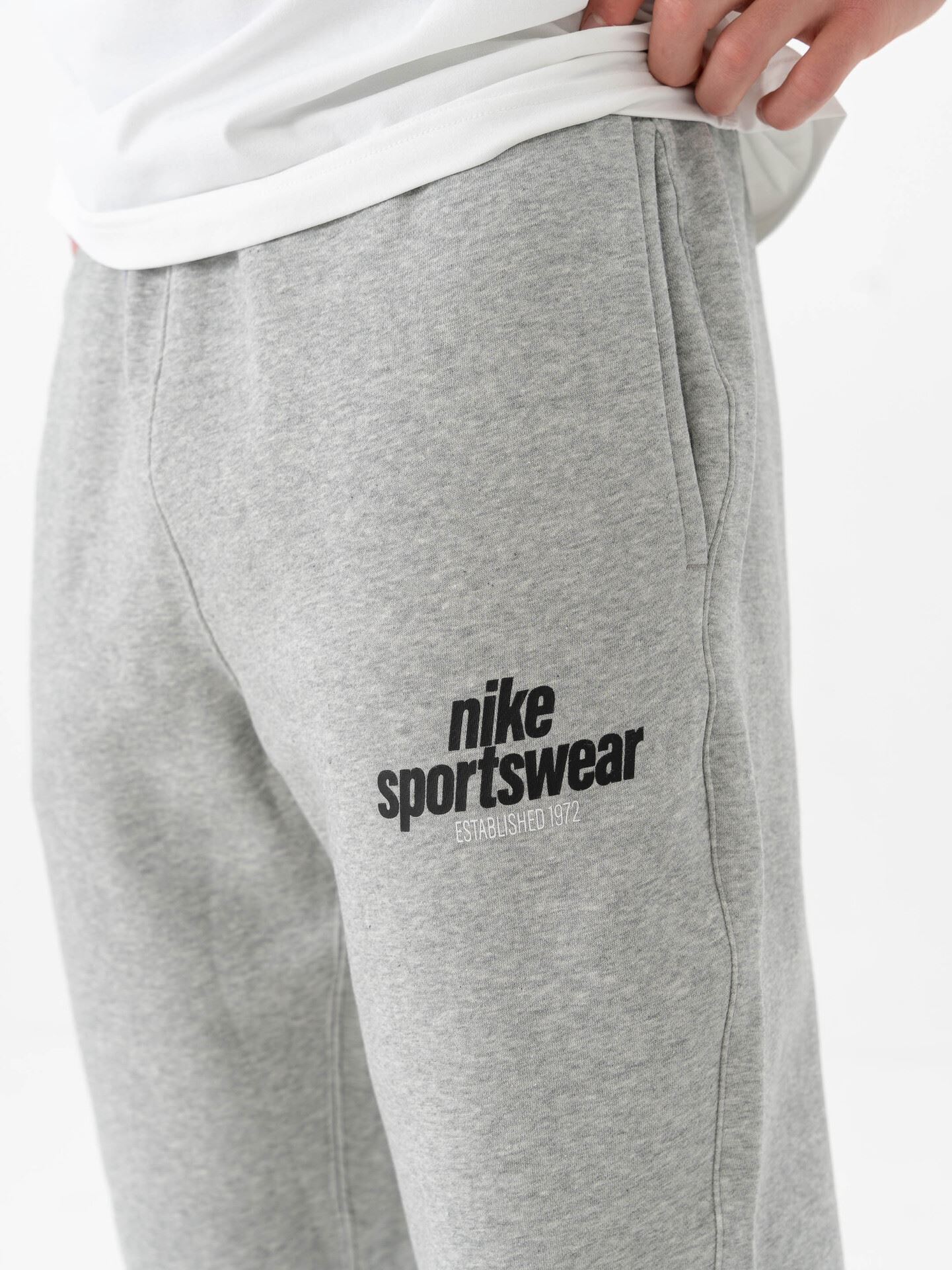 Sportswear Club Cuff Fleece Pant GFX
