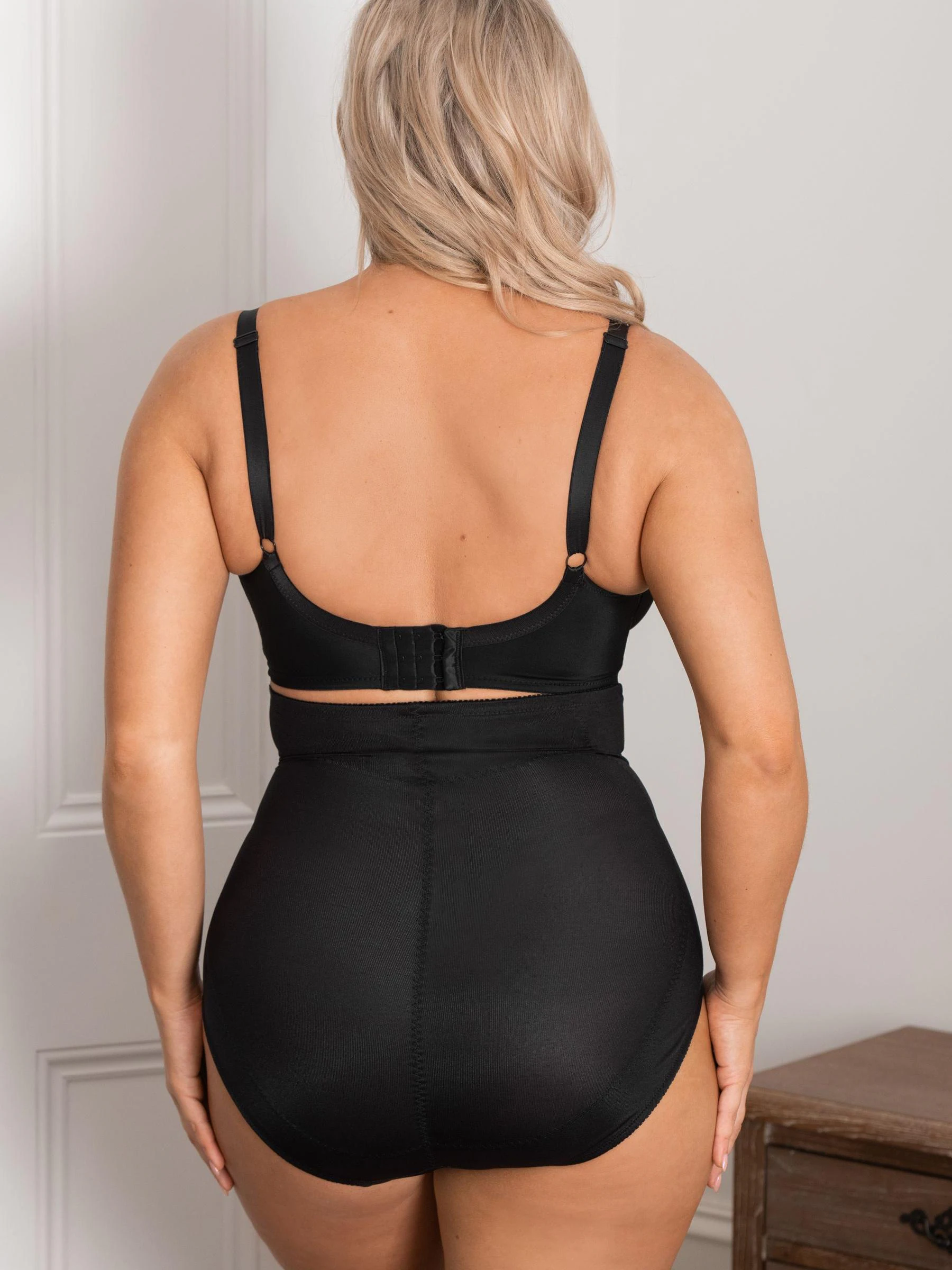 Zwart - Pour Moi Lingerie Shapewear slipje voor zandloperfiguur met hoge taille en krachtige buikcorrectie