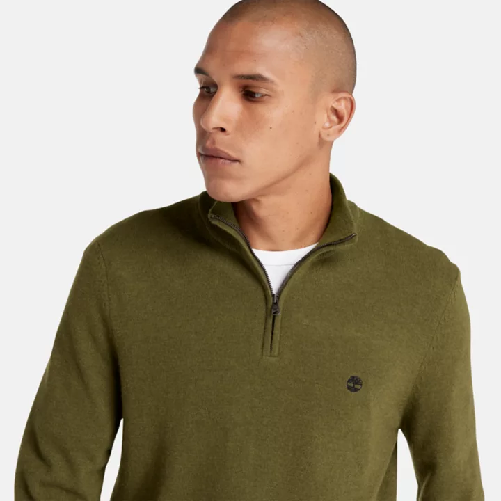 Suéter masculino Cohas Brook com zíper no pescoço, na cor verde.