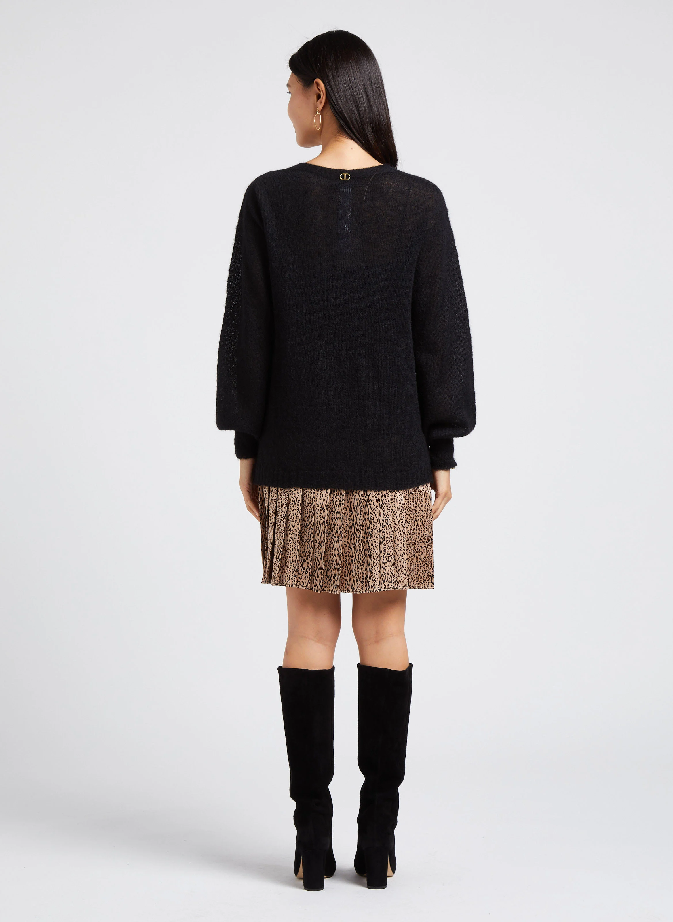 Pull à col V ample en laine mélangée et robe droite | Noir