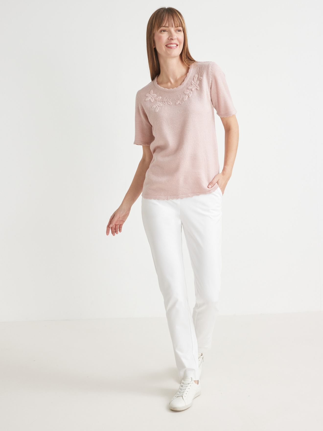 Pull brodé manches courtes