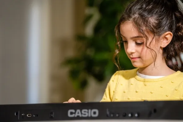 Casio LK-S450, Digital synthesizer, Kor, Flanger/Digital signalbehandling (DSP), Efterklang, 5 W, Sort, LCD, Vekselstrøm, Batteri