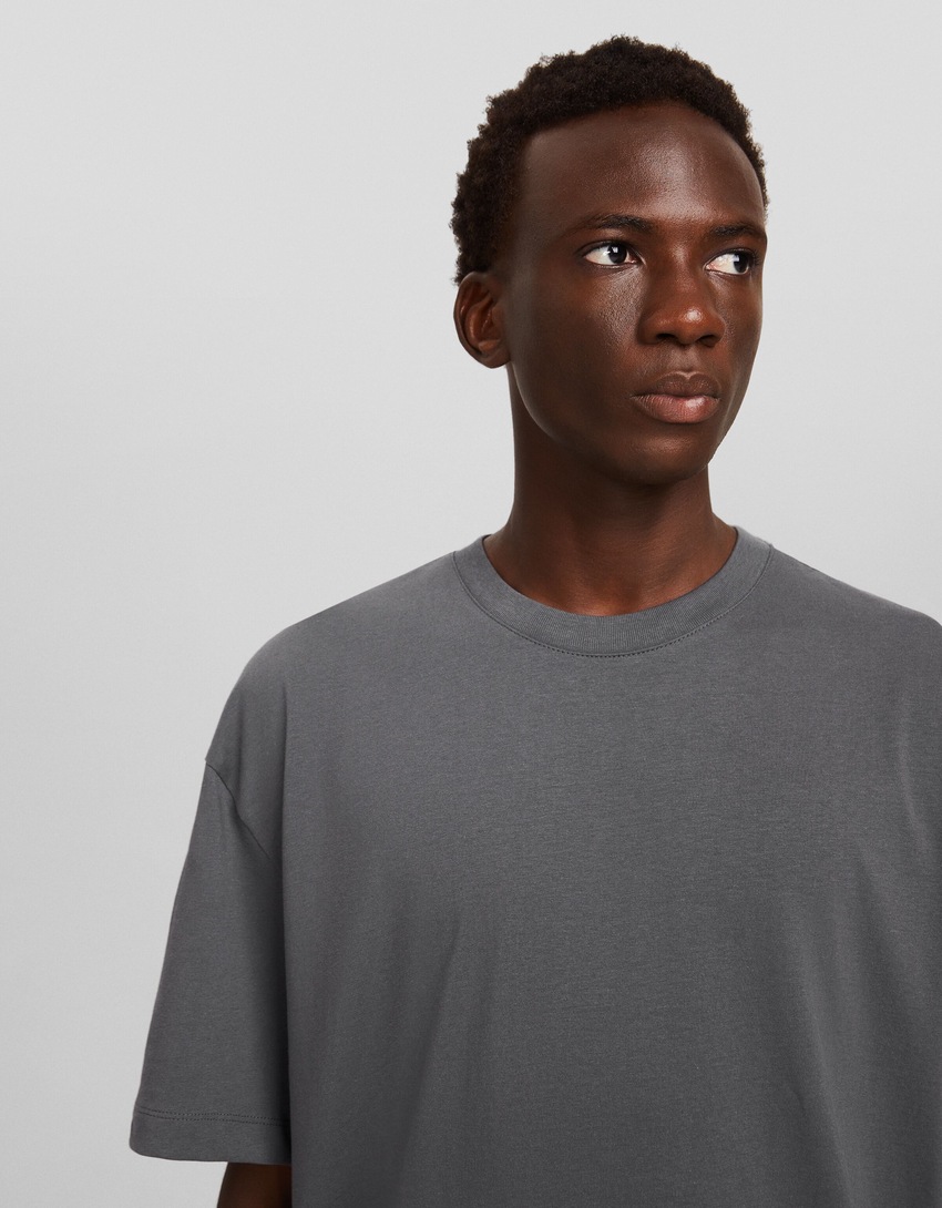 Pacote com 2 camisetas de corte reto