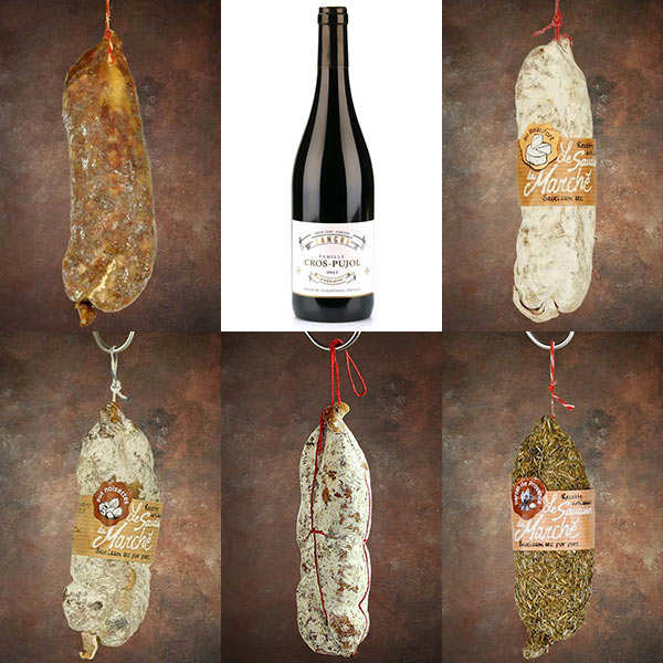 Assortiment premium saucissons campagnards et la bouteille de vin rouge