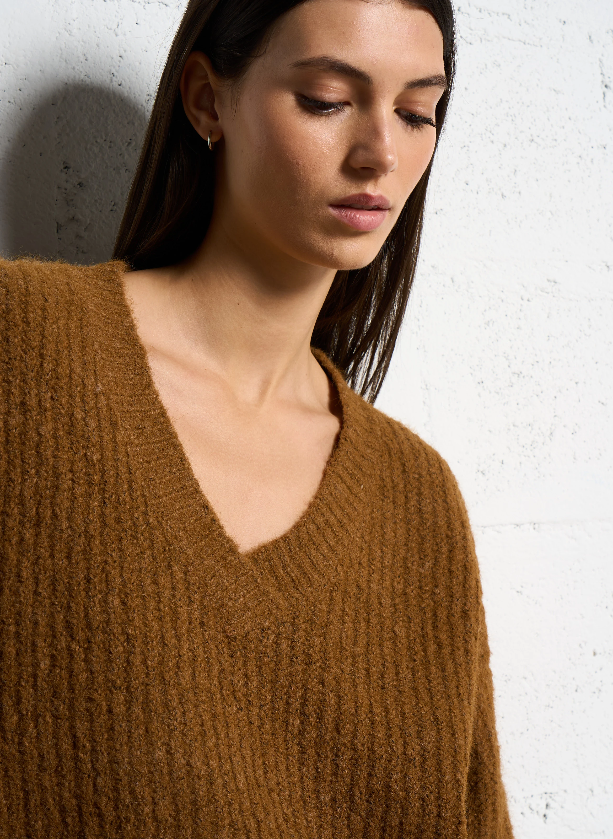Pull ample col V en maille mélangée | Marron