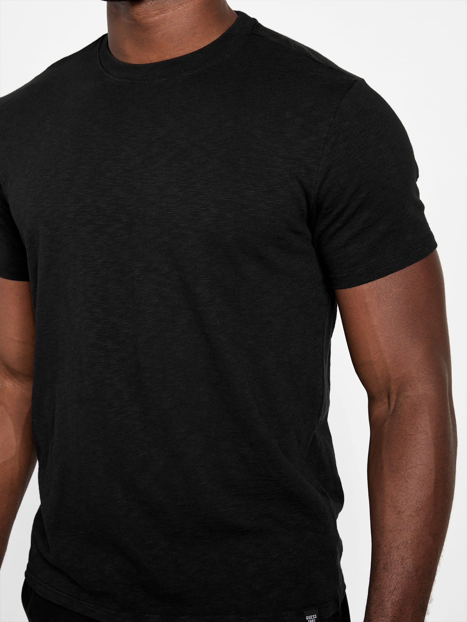 Camiseta de gola redonda com etiqueta de 1981
