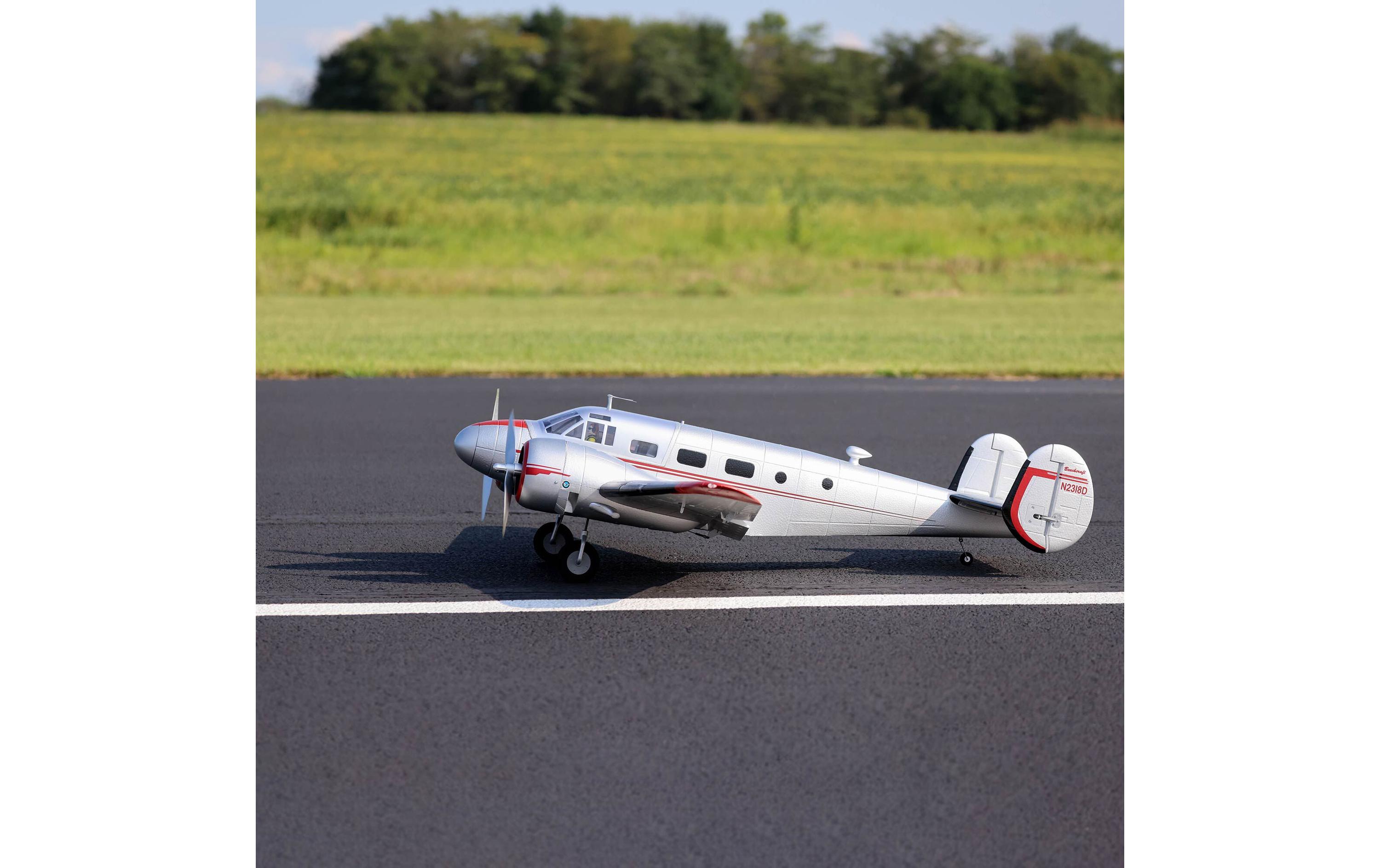 Motorflugzeug Beechcraft D18 1504 mm BNF Basic<br>2-Motoriger Scale Tiefdecker mit Spektrum Technik