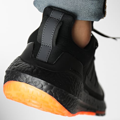 Baskets Ultraboost 22 C.Rdy II GX6691 Core Black Carbon Orange