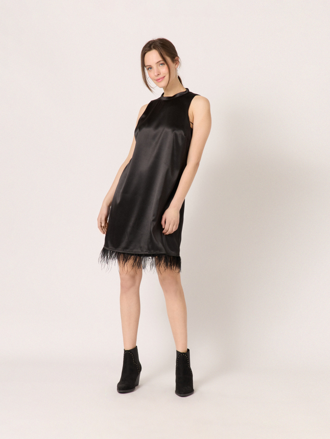 Robe courte à plumes