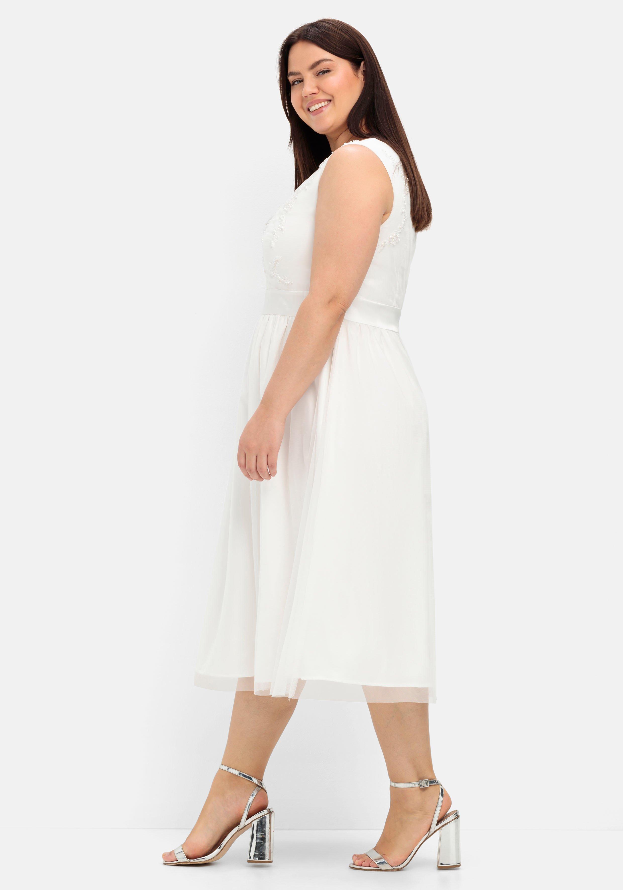 Abendkleid mit Stickerei und Perlen