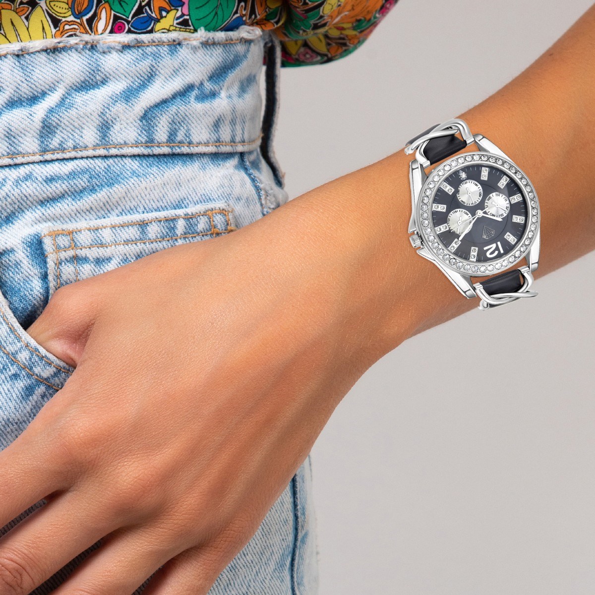 Montre élégante Adèle SC Crystal ornée de 44 cristaux scintillants et d'un véritable diamant