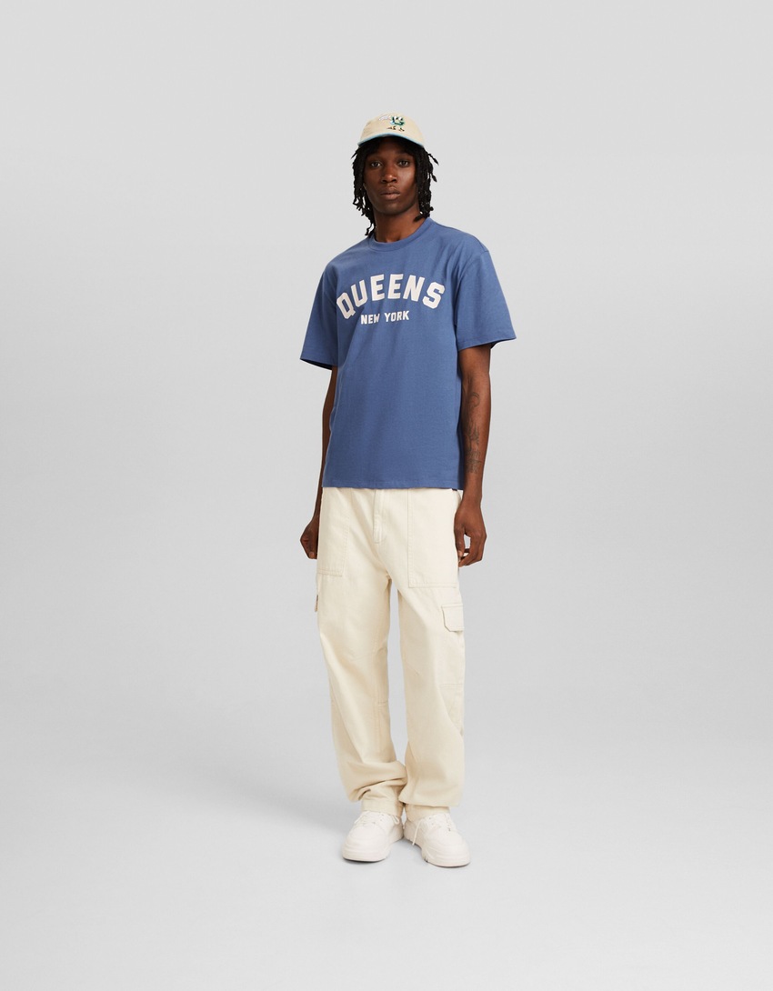 Camiseta de manga curta com estampa e modelagem quadrada