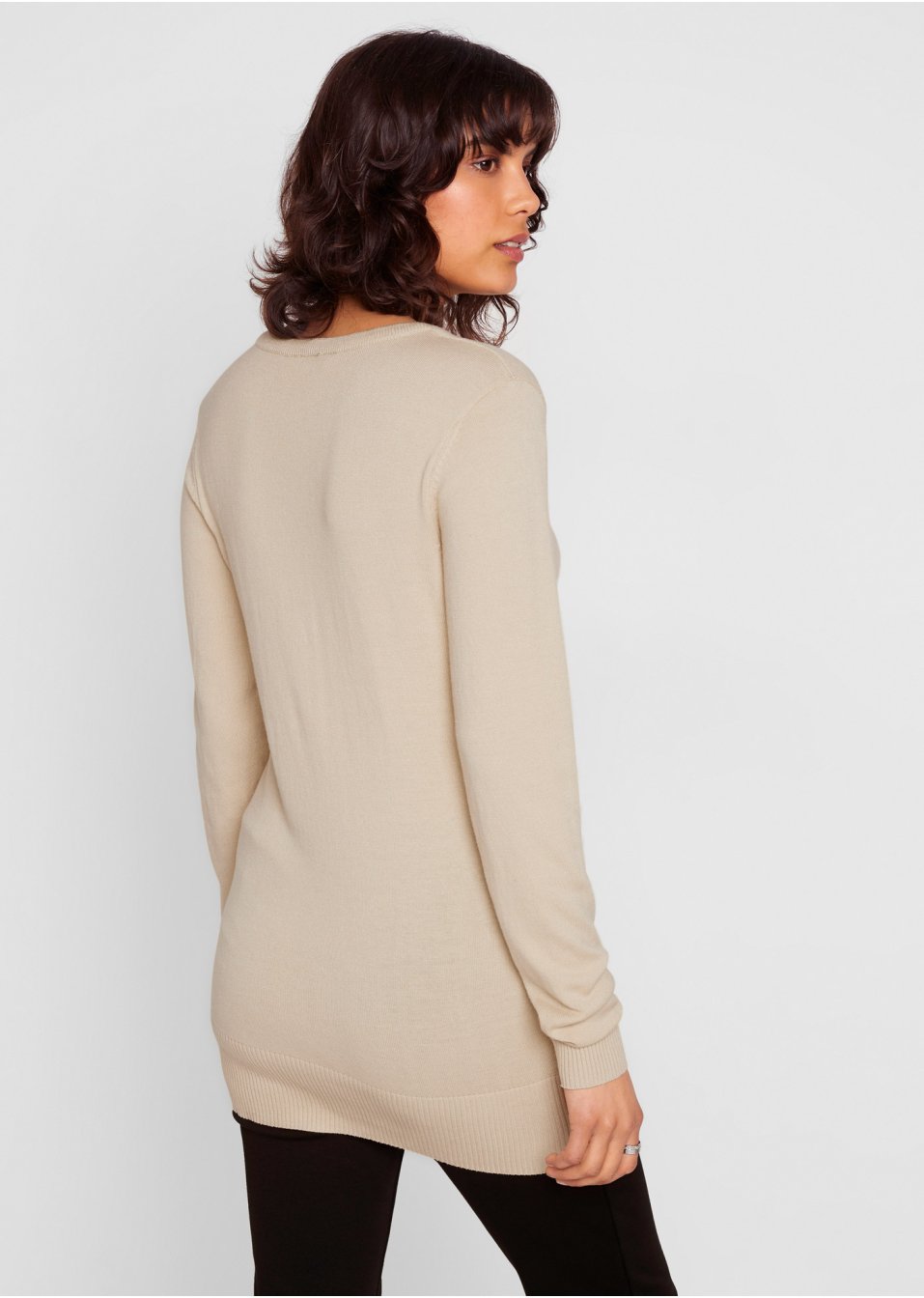 Pull long basique en maille fine à col V