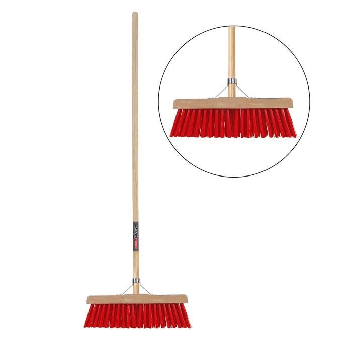 Harde stadsbezem rood kunststof 45 cm met steel 160 cm (8712448423441)