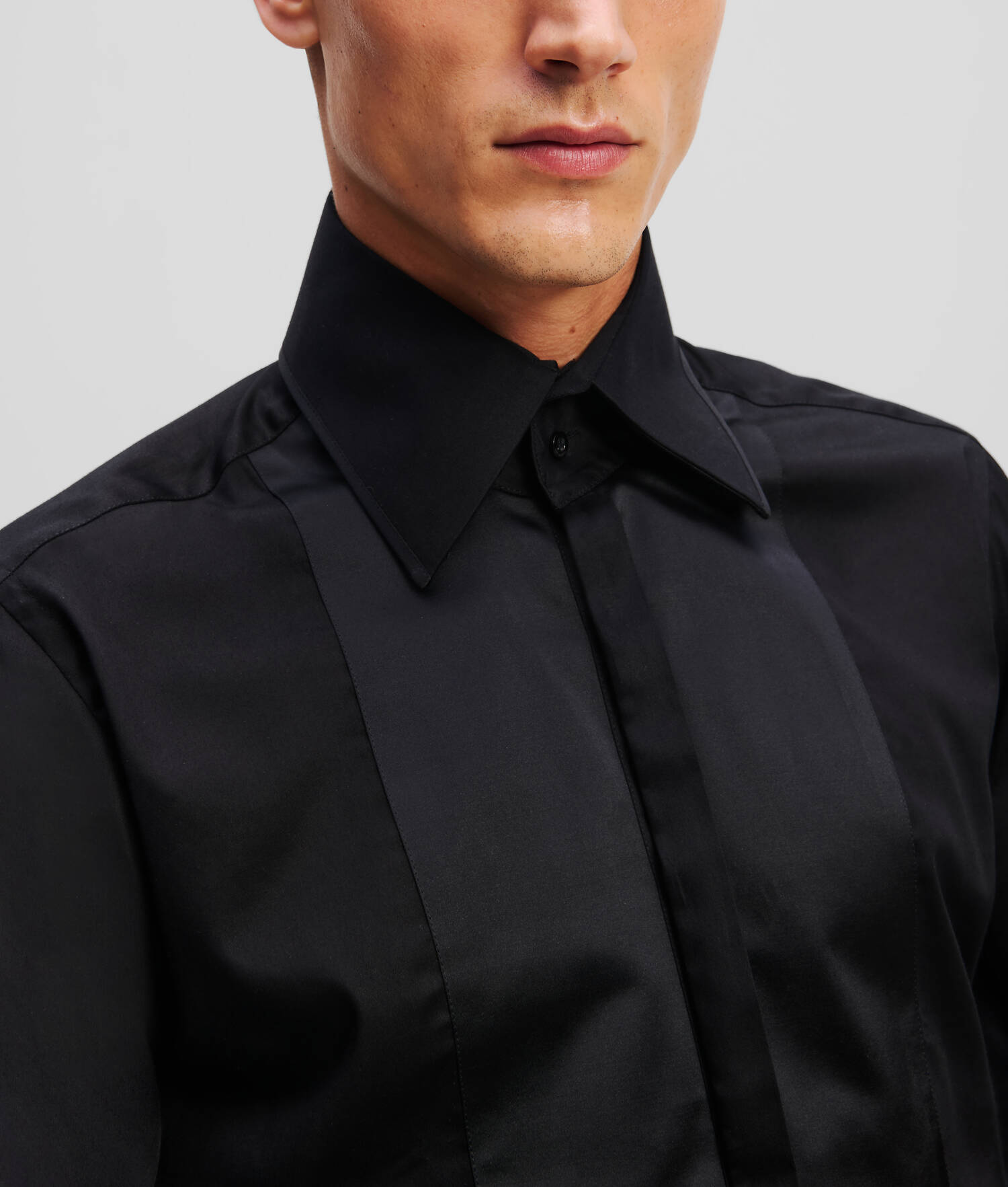 CHEMISE À PANNEAUX SATINÉS - Noir/Noir