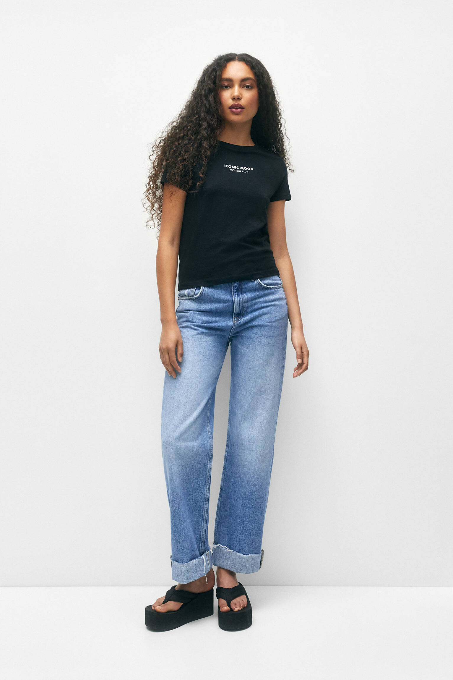 CAMISETA DE MANGA CURTA COM TEXTO - PRETA