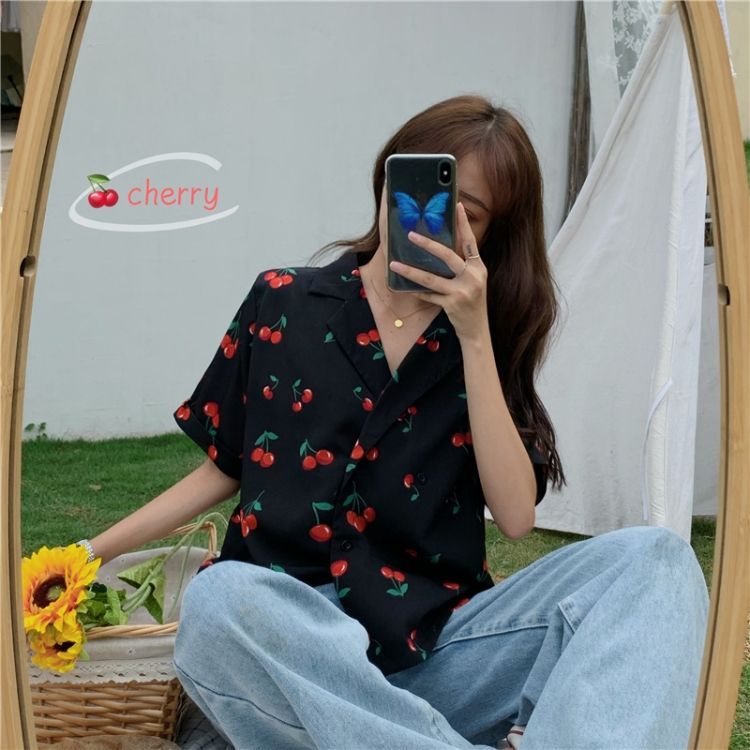 Mikiko - Blouse met korte mouwen en kersenprint