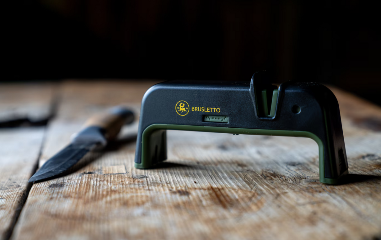Brusletto<br>Sliper Kikut for øks og kniv