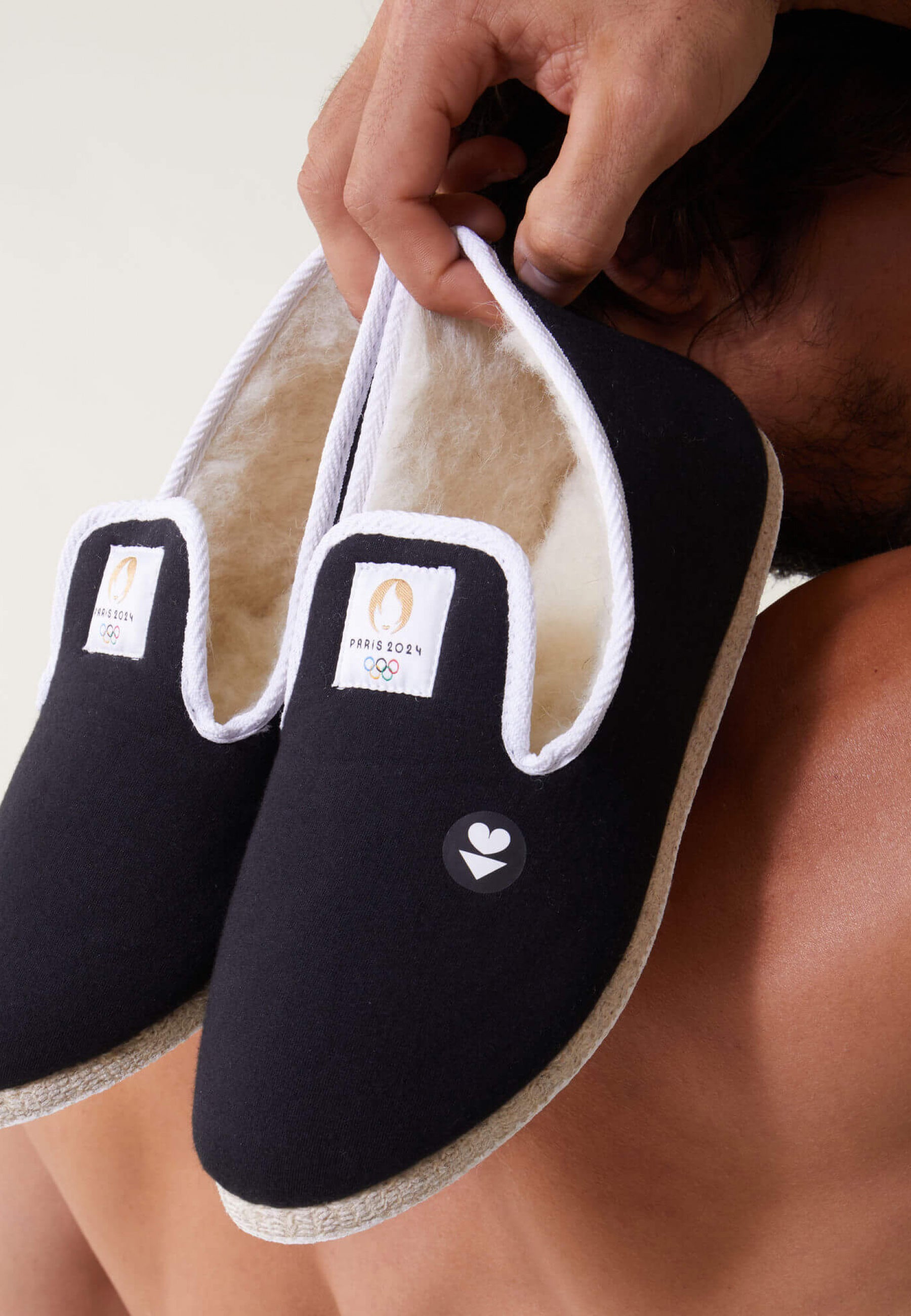 Chaussons d'intérieur en laine-Charentaises Noir Paris 2024