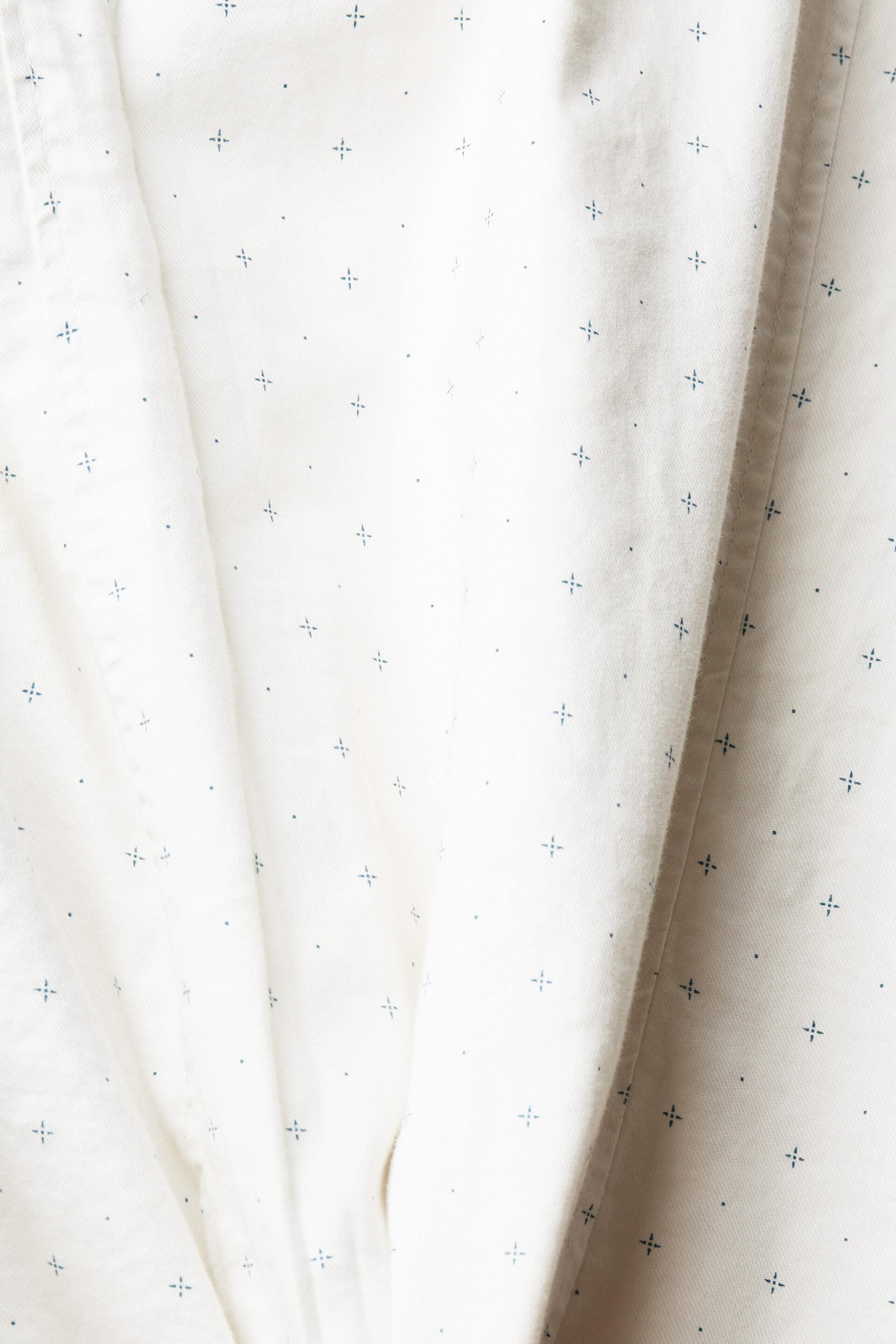 Chemise à col boutonné ornée d’un mini-imprimé