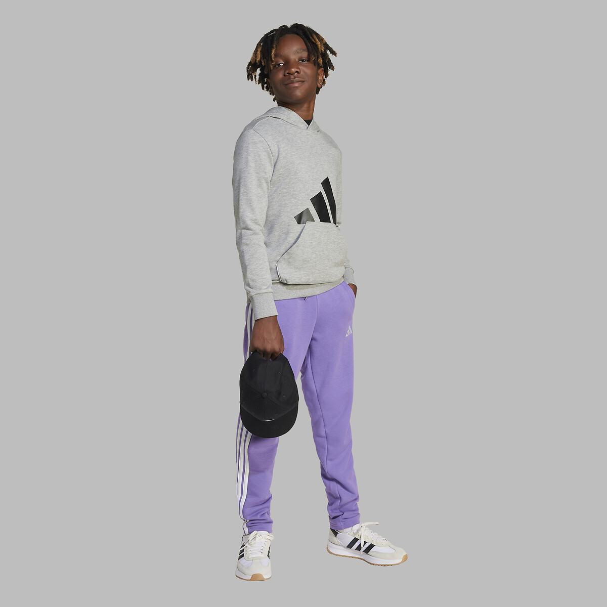ROUPAS ESPORTIVAS ADIDAS<br>Moletom com capuz de tecido