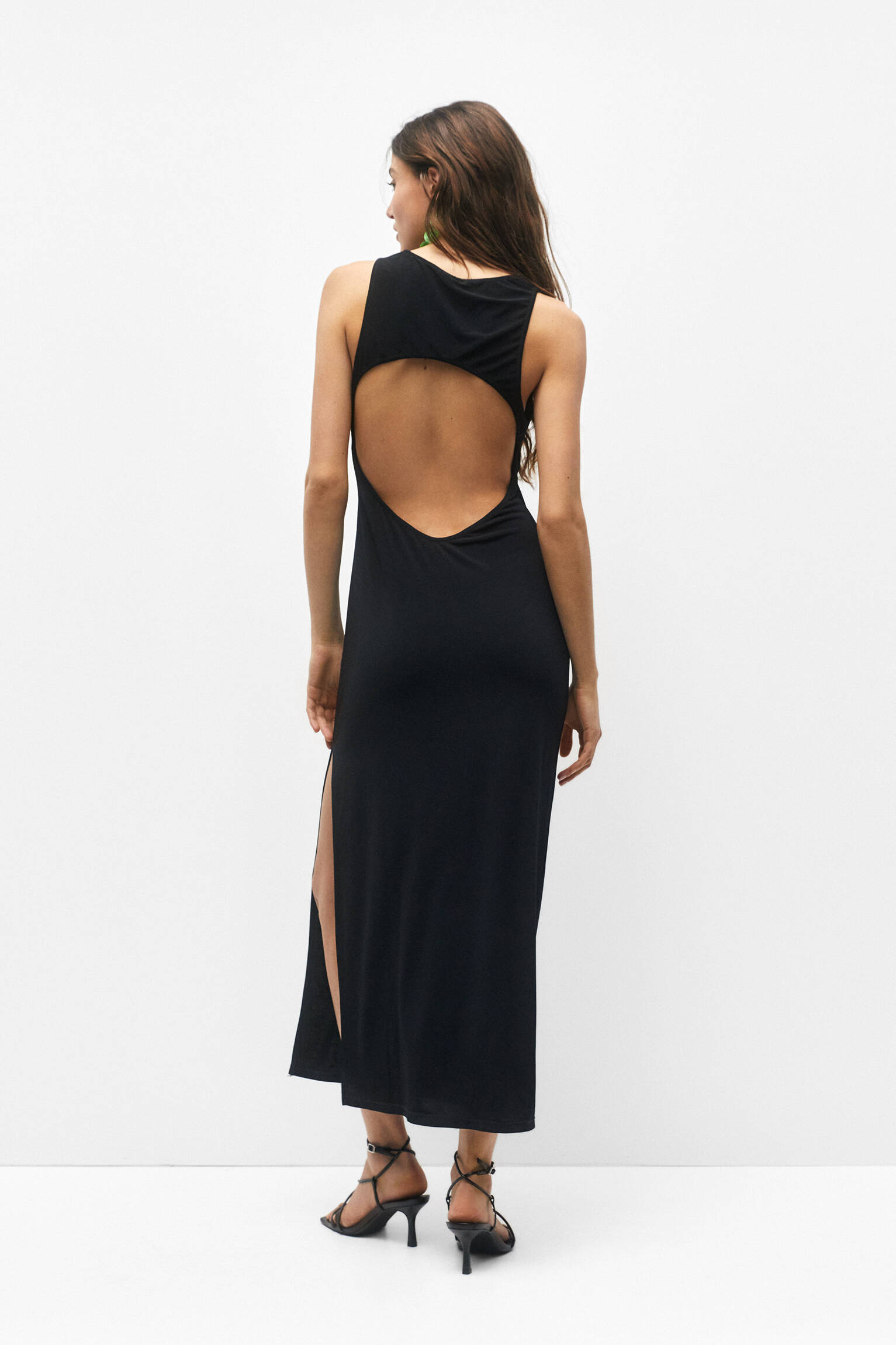 VESTIDO MIDI COM DECOTE NAS COSTAS - PRETO