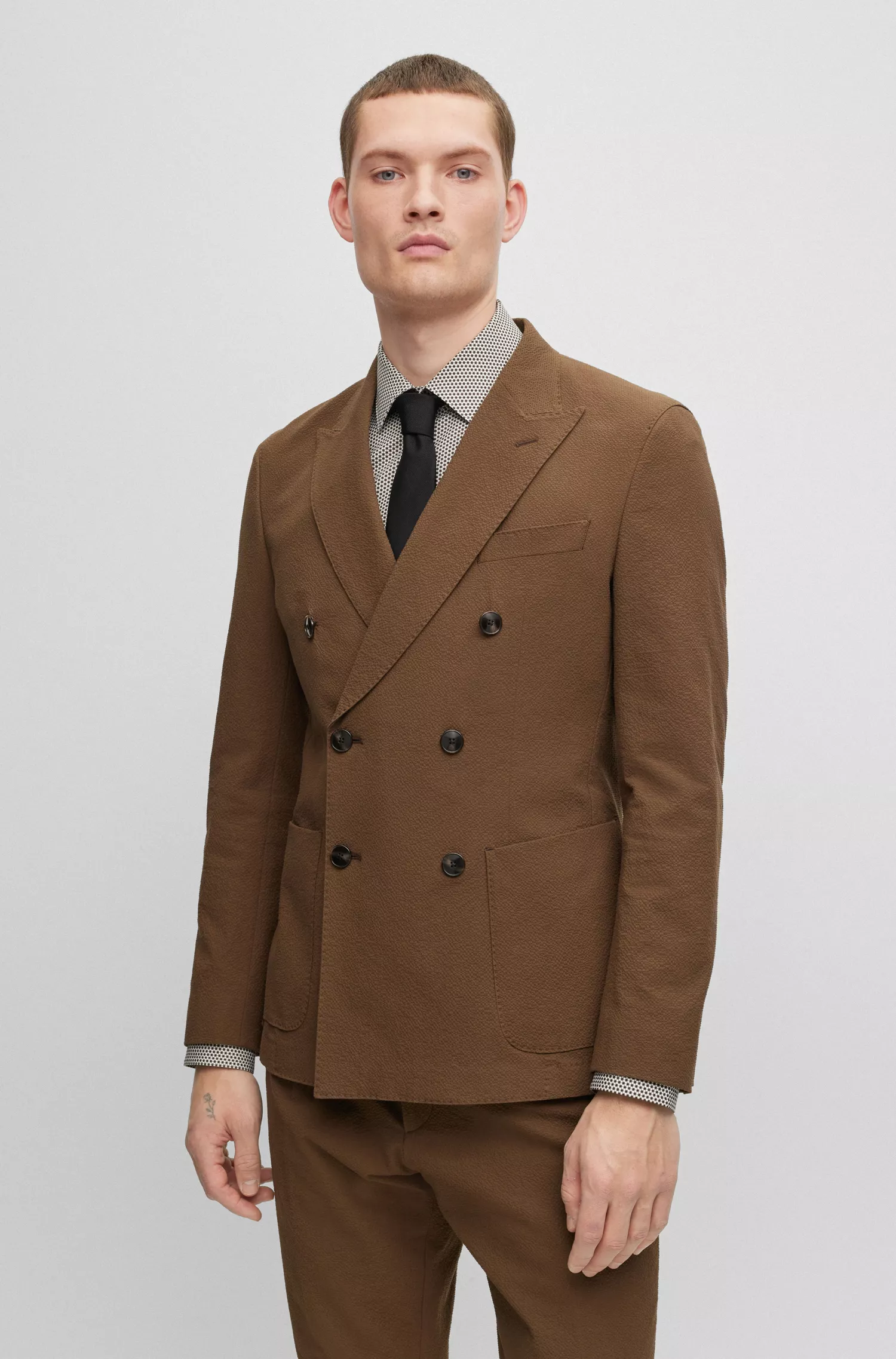 Terno BOSS preto slim-fit em algodão seersucker com elastano