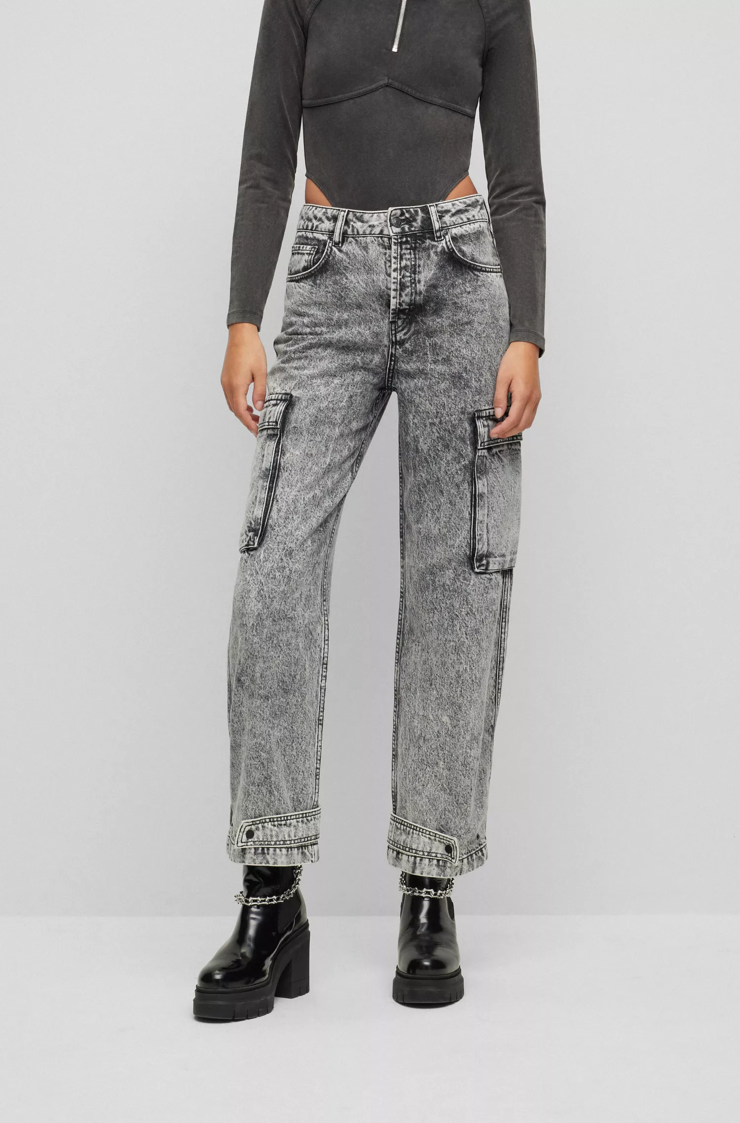 Calça jeans HUGO Red-HUGO x Bella Poarch de modelagem relaxada com bolsos cargo.