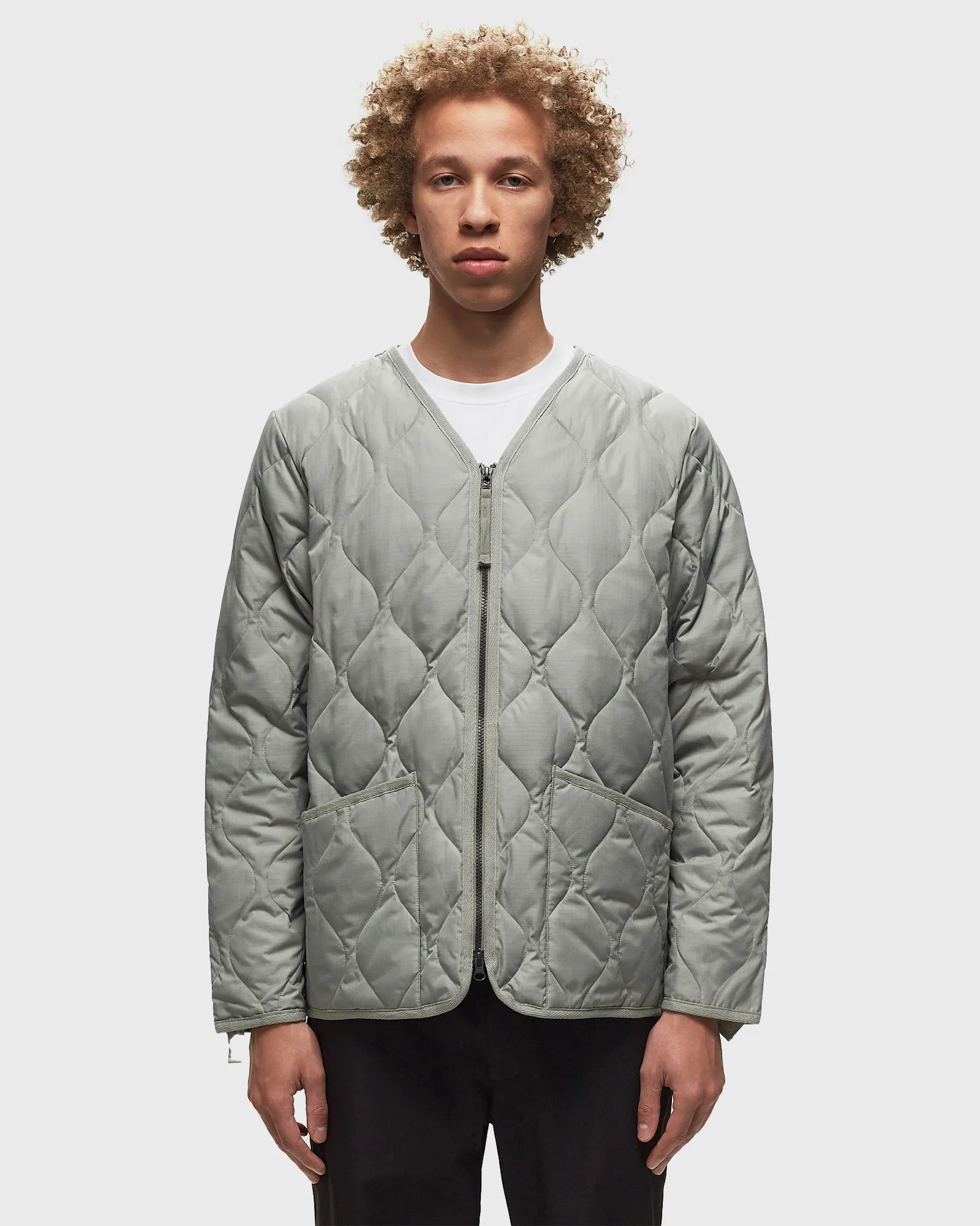 Taion MILITARY ZIP V NECK DOWN JACKET