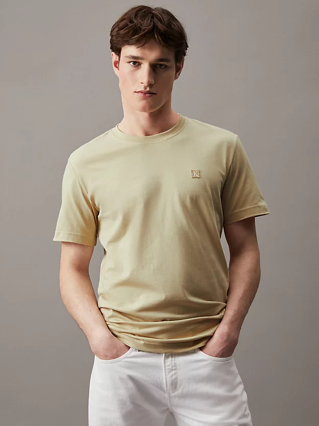 Camiseta com monograma