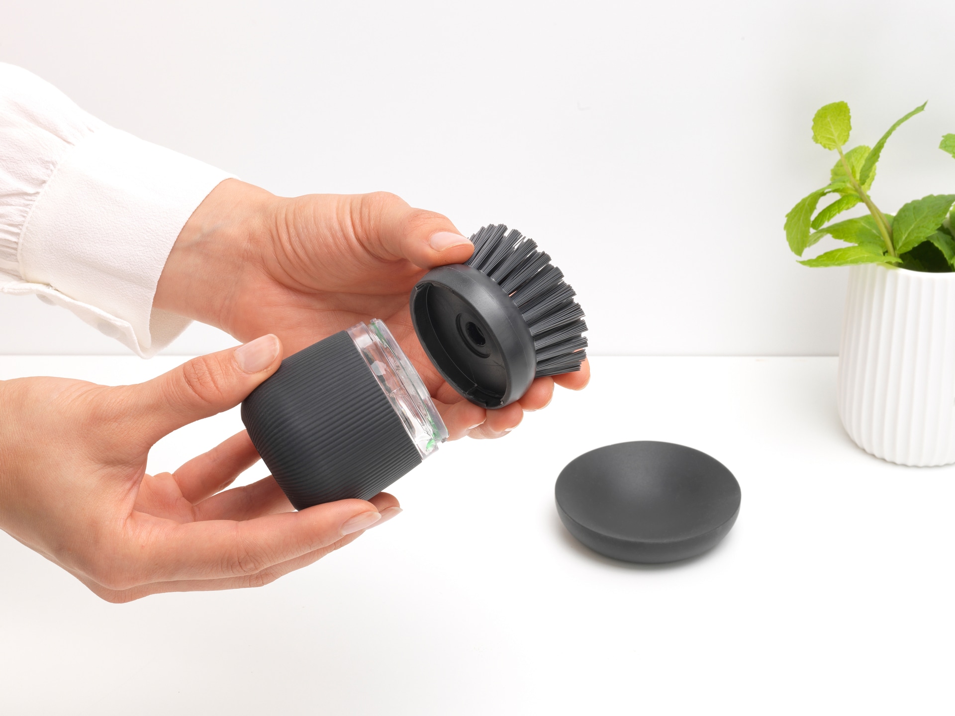 brabantia Spülmittelspendende Geschirrbürste SINKSIDE Dark Grey