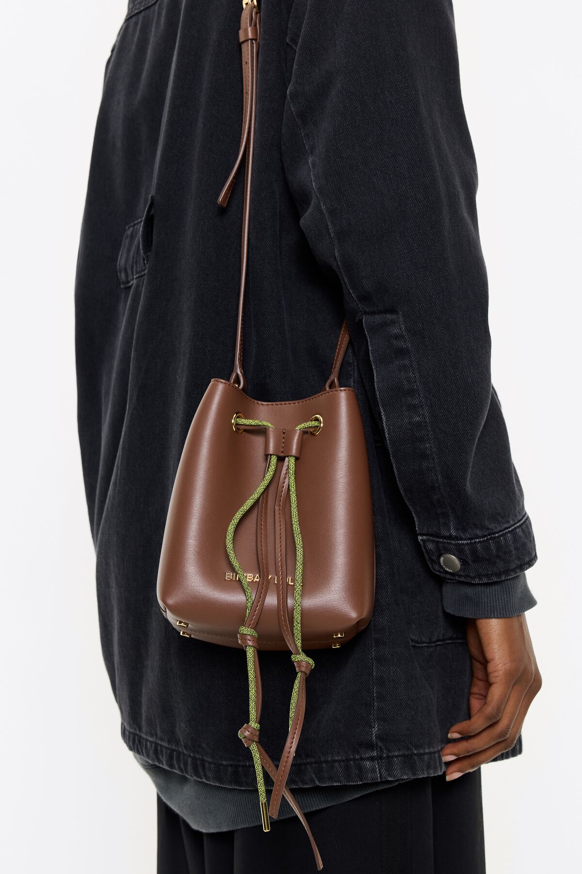 Bolsa de couro estilo balde Chihuahua mini mocha