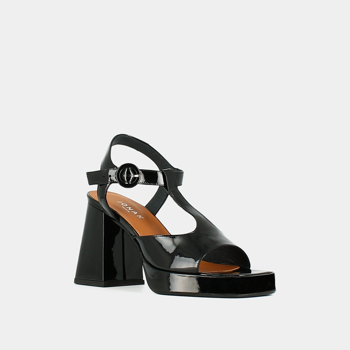 Sandales à bouts ouverts et talons  en cuir vernis noir