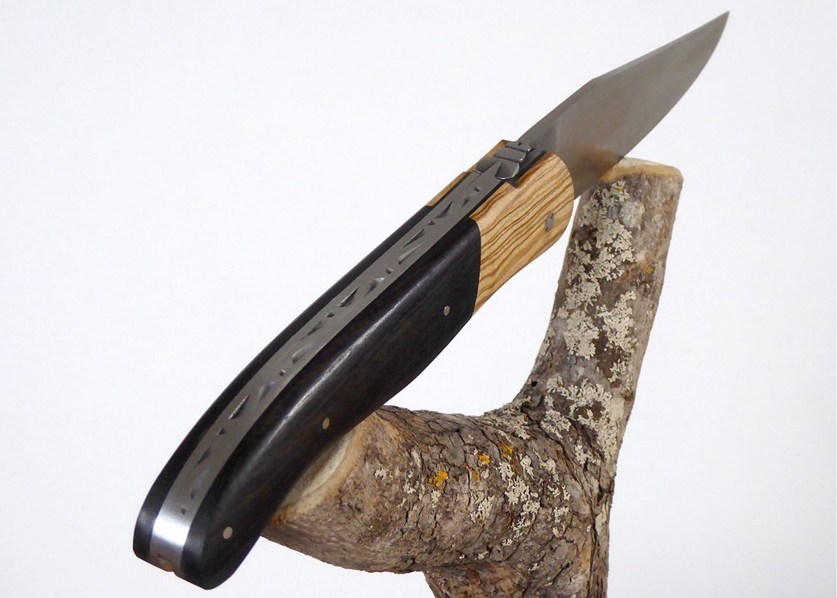 Couteau Laguiole de chasse avec un manche en Ebène et olivier