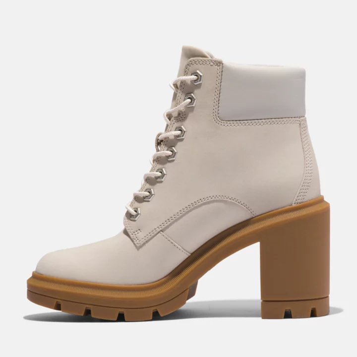 Bota feminina Allington de cano alto com cadarço, na cor branca.